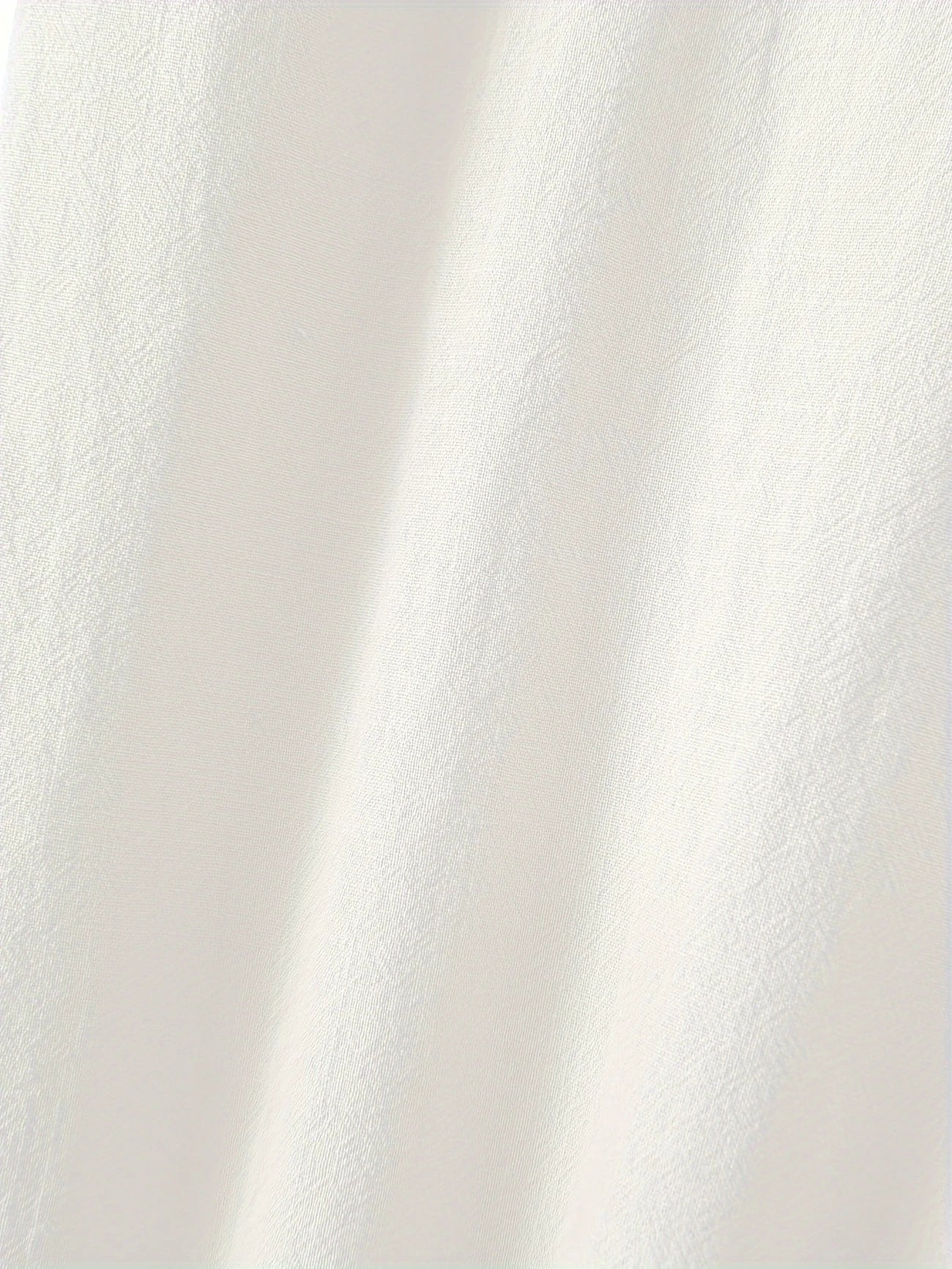 Nerida – Modische Bluse Mit V-Ausschnitt Und Kurzen Ärmeln