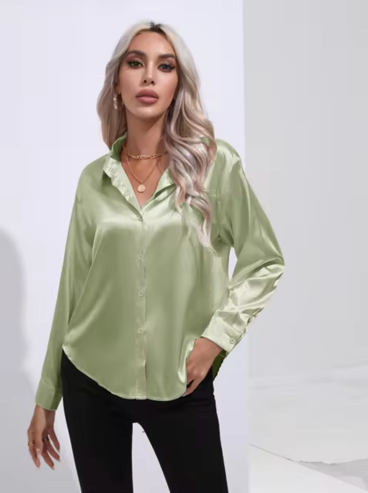 Satinbluse mit langen Ärmeln und elegant schimmerndem Glanz
