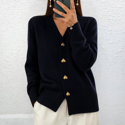 Lydia™ | Eleganter Pullover mit Herzknöpfen