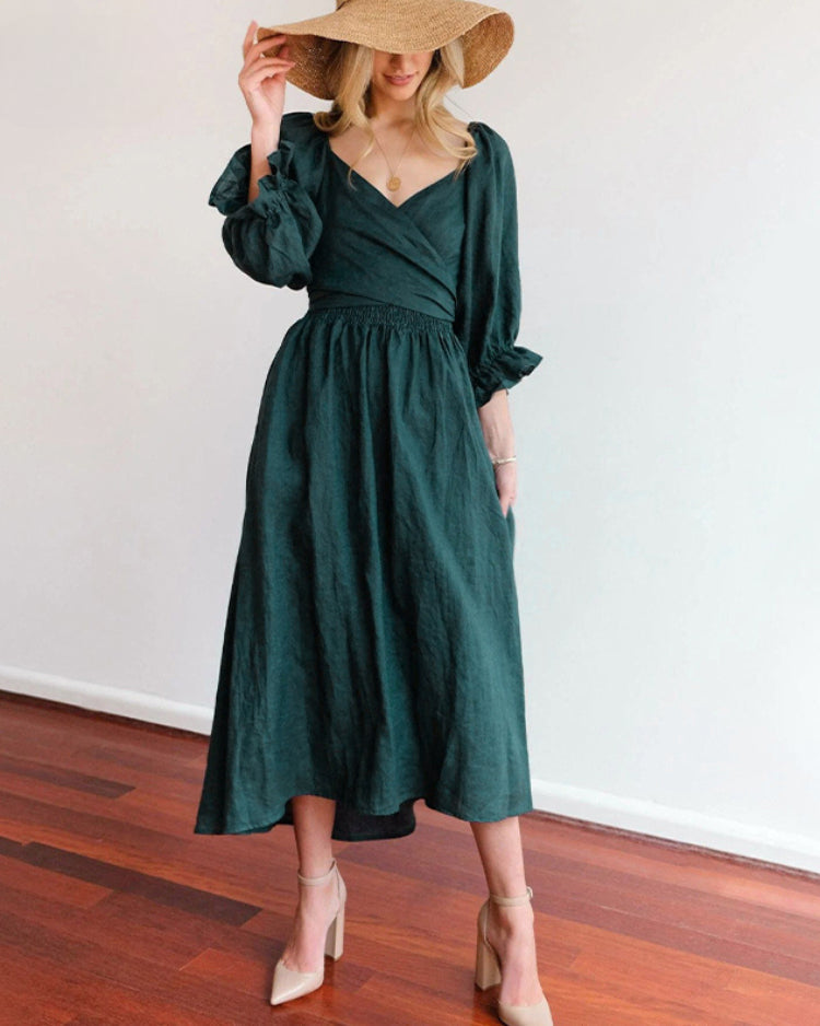Aria Eleganz | Raffiniertes Kleid mit Rüschenärmeln und verführerischem Ausschnitt