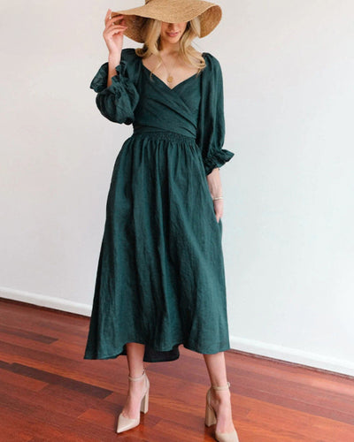 Aria Eleganz | Raffiniertes Kleid mit Rüschenärmeln und verführerischem Ausschnitt