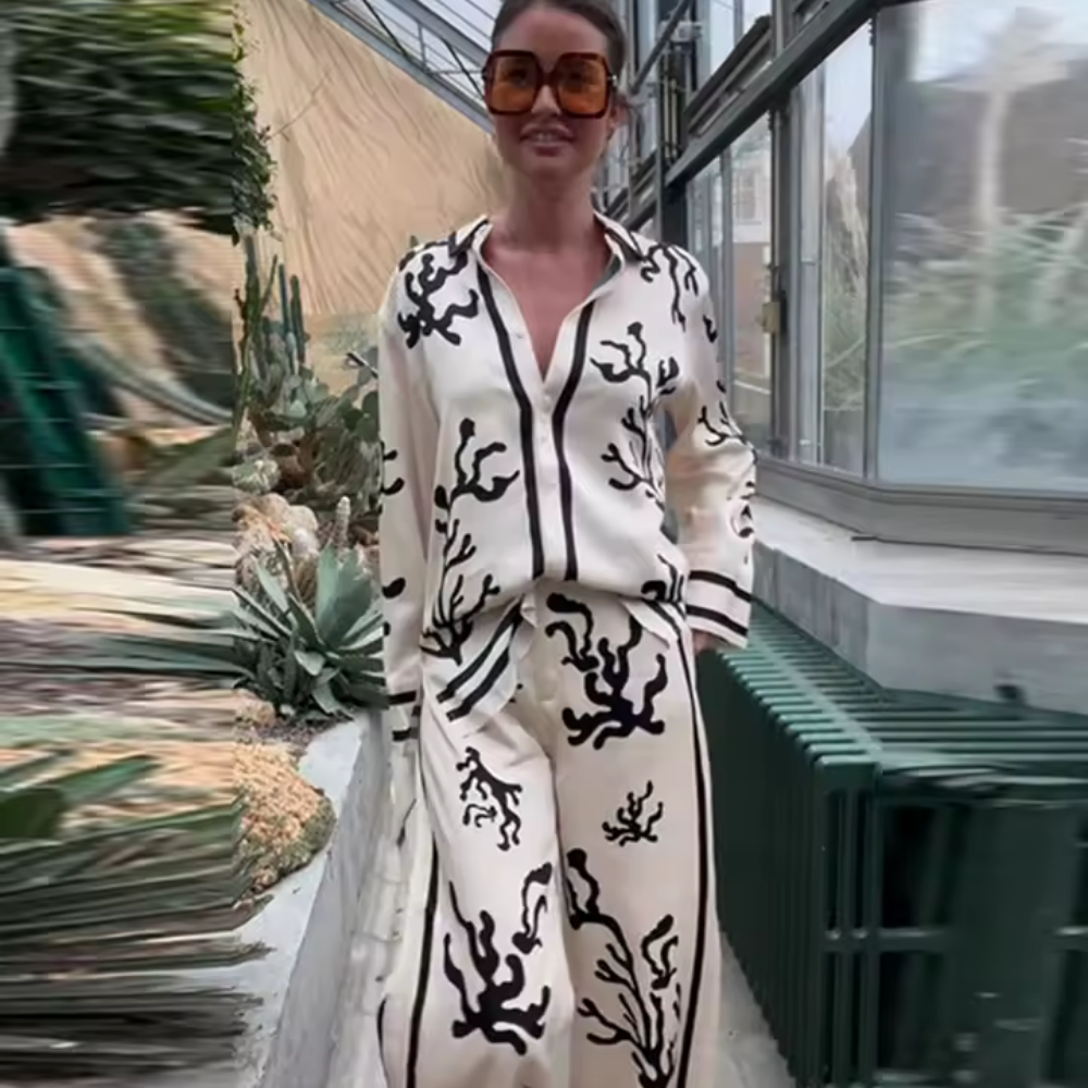 Elegantes Zweiteiler-Set mit abstraktem Print – Velorina