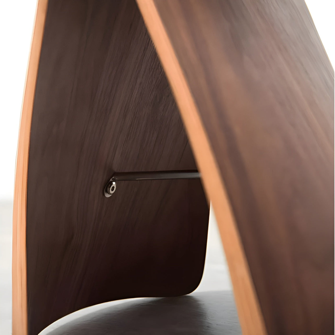 Handgefertigte Holzbank – Rustikale Sitzgelegenheit aus Massivholz