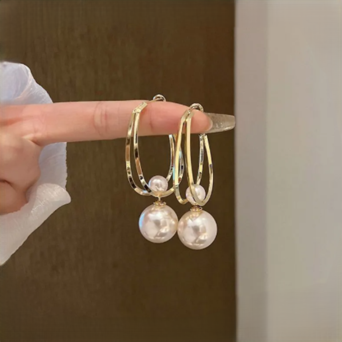 Clara – Goldene Perlen-Creolen