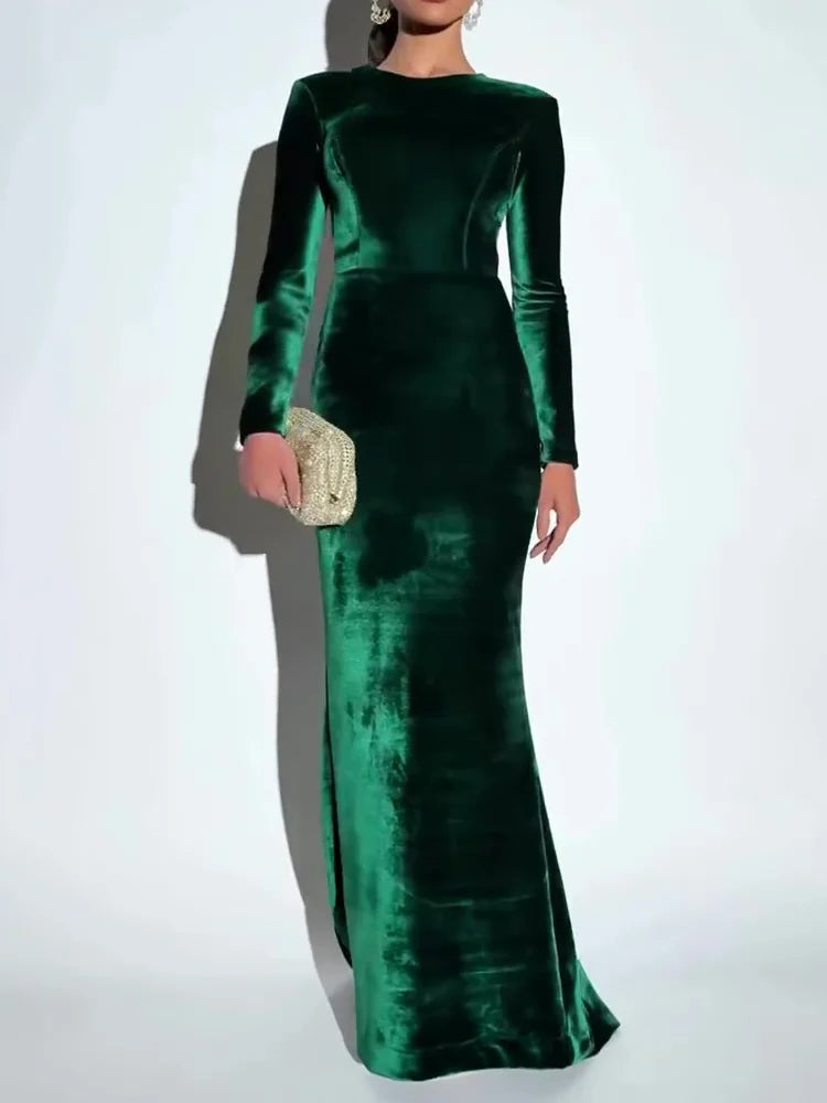 Lea | Samtiges, rückenfreies Maxikleid mit langen Ärmeln