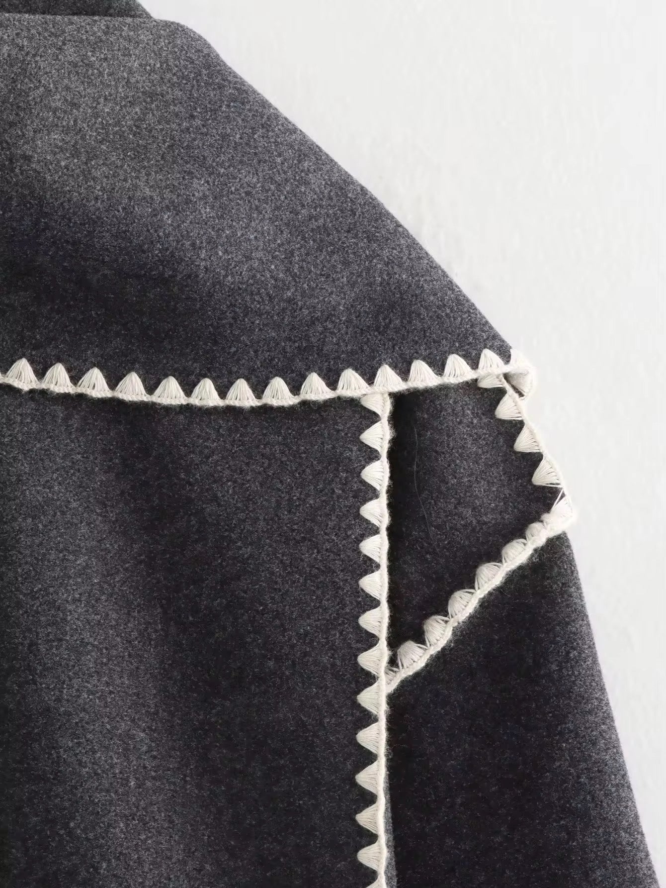 Heidi-Mode | Lockere Jacke mit Schalquasten