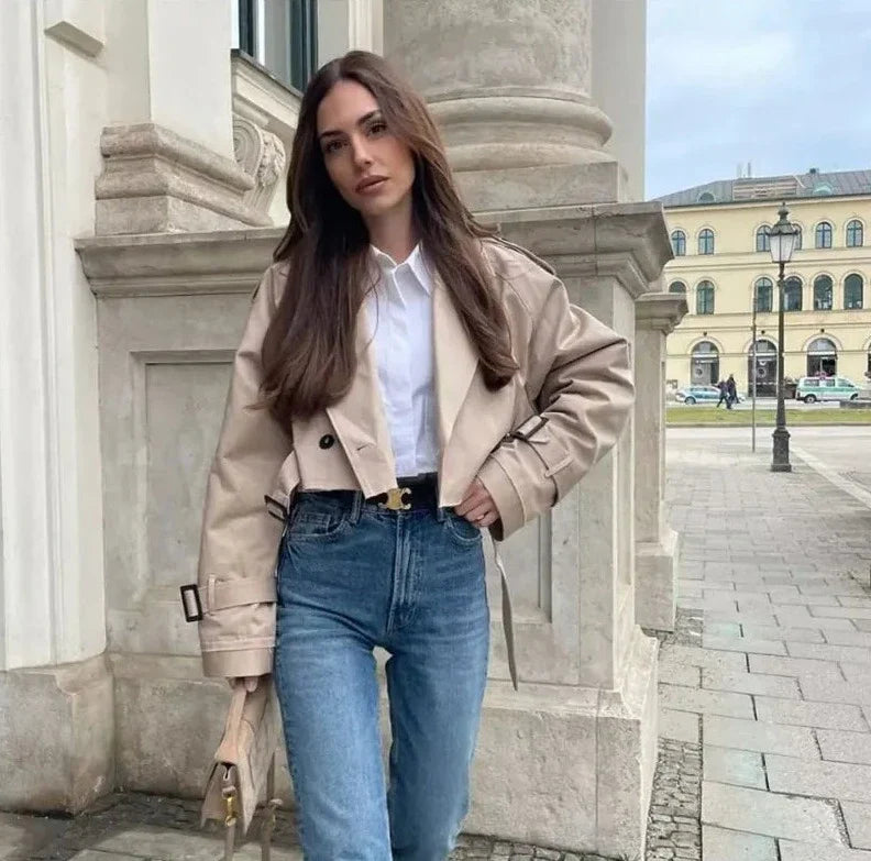 Heidi-Mode | Lässiger Kurzer Trenchcoat