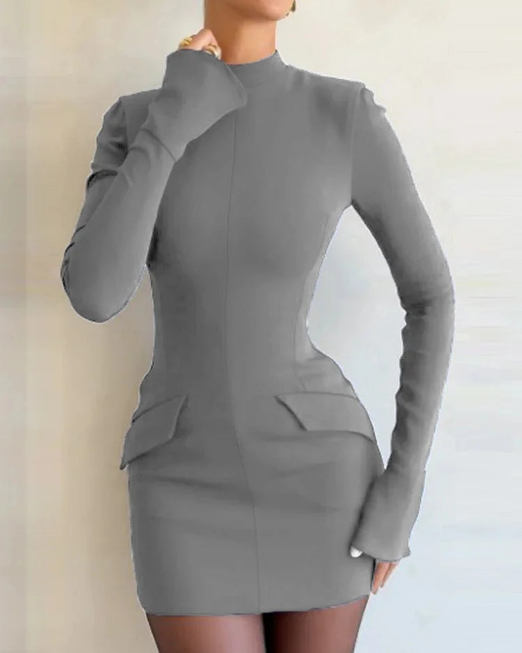 LANGÄRMLIGES KURZES KLEID