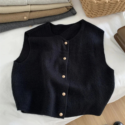 VESTA – Die Minimalistische Strickweste mit Charme