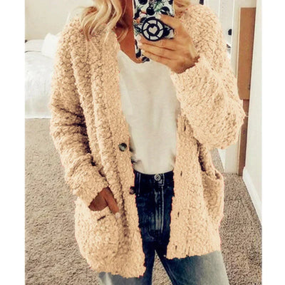 Herbstzauber | Flauschige Strickjacke mit Kapuze und Taschen für Damen