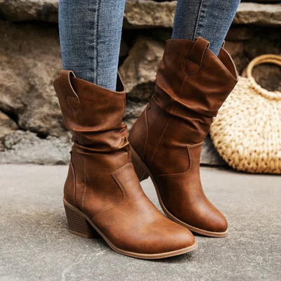 SABRINA – Die Stiefelette mit Westernflair und urbanem Chic