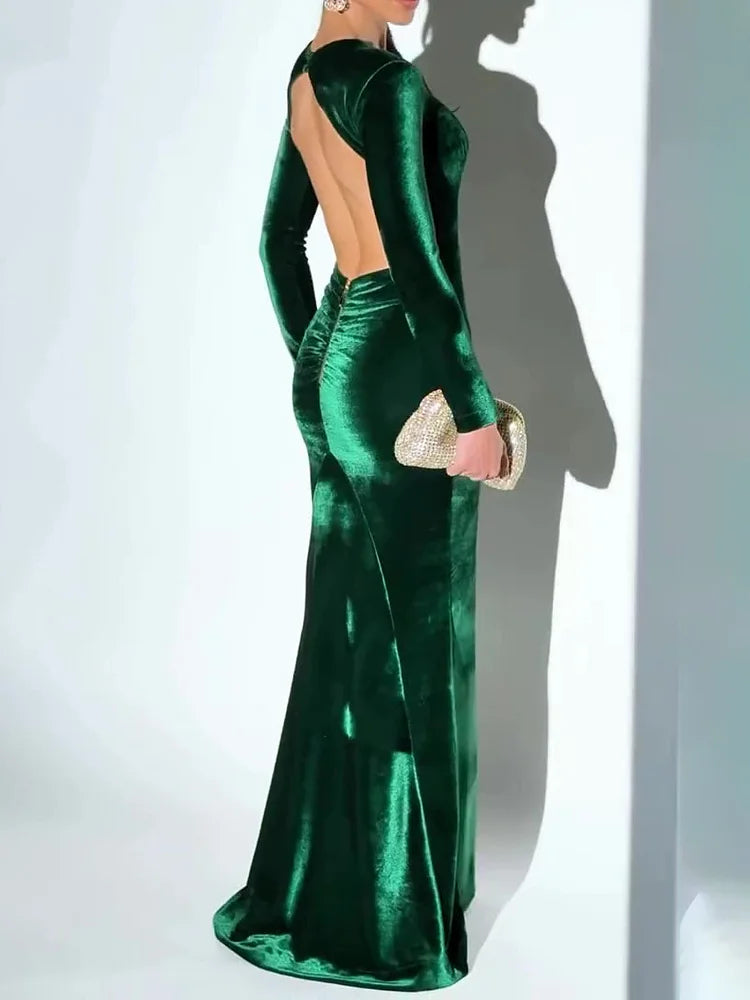 Lea | Samtiges, rückenfreies Maxikleid mit langen Ärmeln