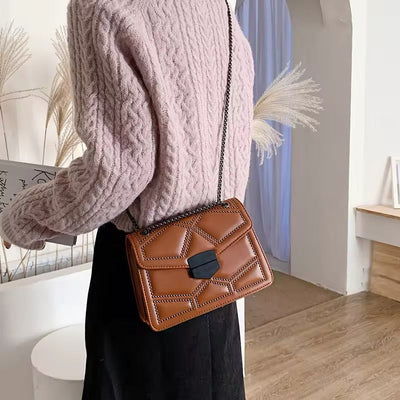 Heidi-Mode | Crossbody Tasche Mit Nietenkette