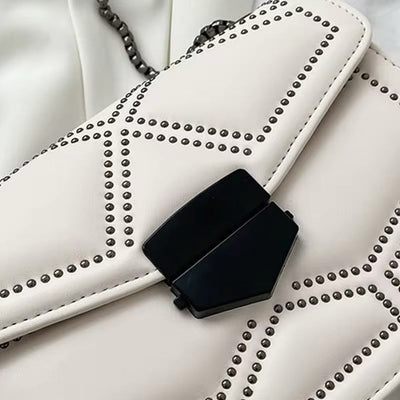 Heidi-Mode | Crossbody Tasche Mit Nietenkette