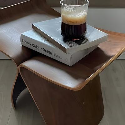 Handgefertigte Holzbank – Rustikale Sitzgelegenheit aus Massivholz