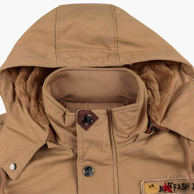 Herrenjacke mit Reißverschluss und mehreren Taschen
