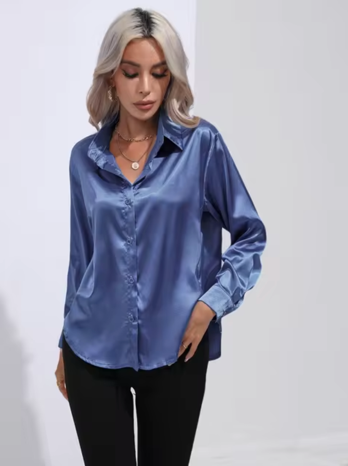 Satinbluse mit langen Ärmeln und elegant schimmerndem Glanz