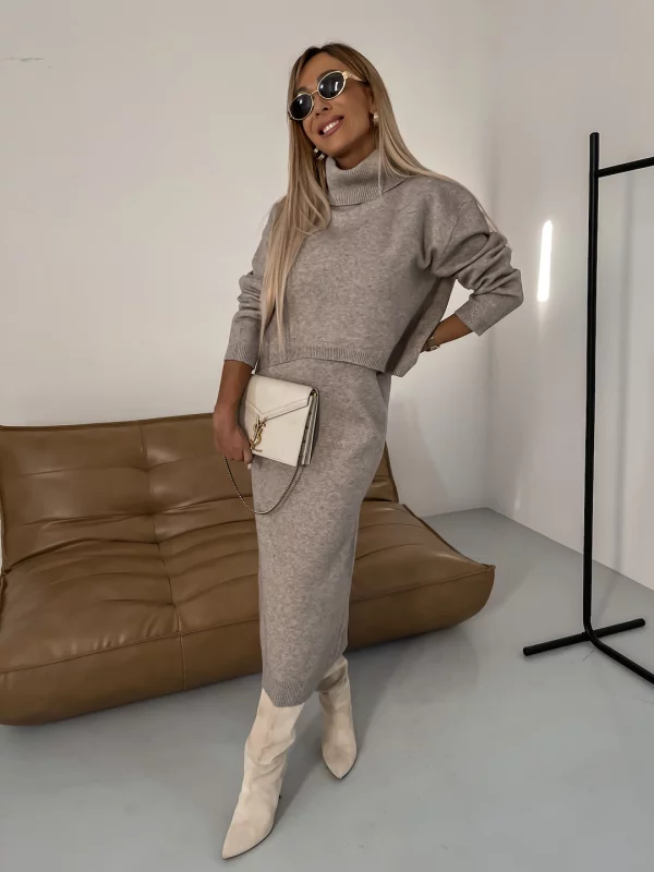 Frühlingstrend Fusion | Elegantes Midi-Kleid mit Rollkragenpullover