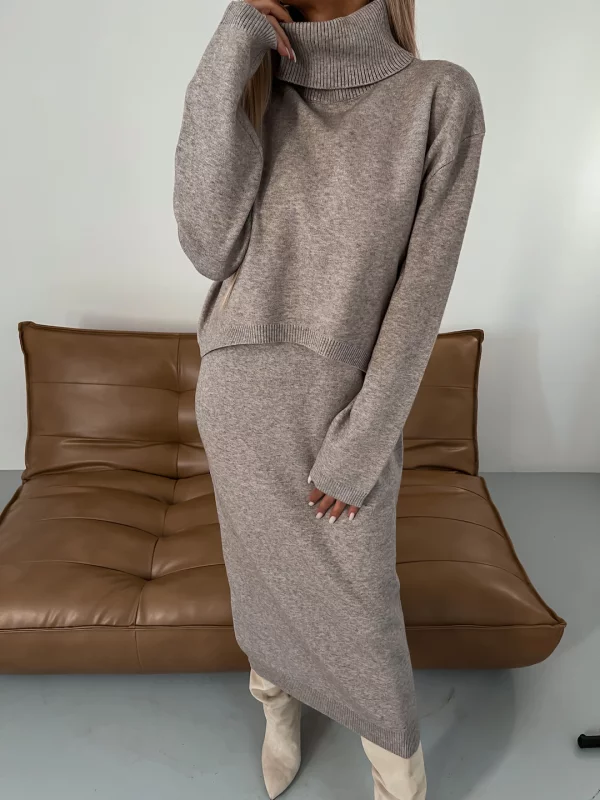 Frühlingstrend Fusion | Elegantes Midi-Kleid mit Rollkragenpullover