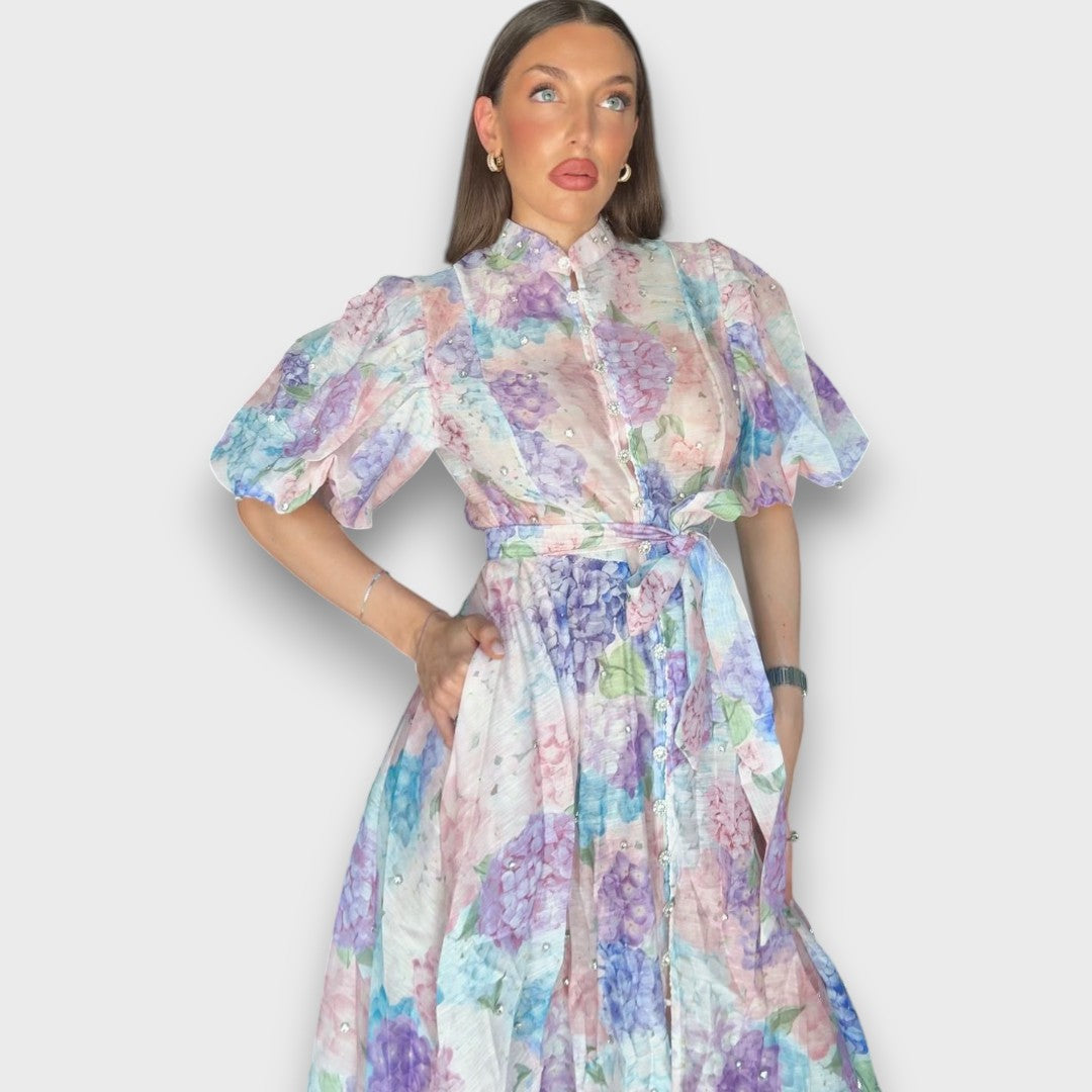 Celindra – Maxi-Kleid mit floraler Struktur und Bindegürtel