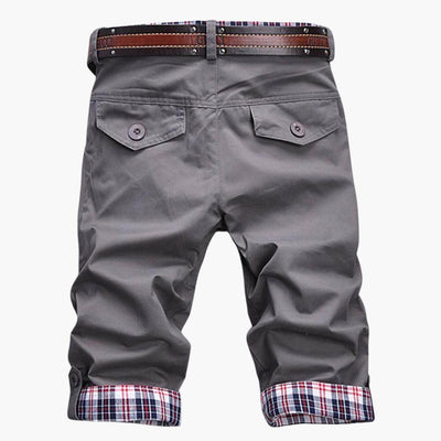 Herren Baumwollshorts mit Gürtel und Karoaufschlägen knielang