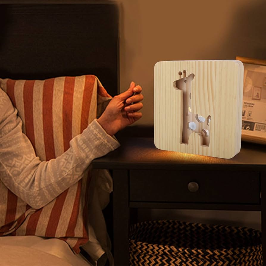 Kinder-Nachttischlampe aus Holz – Warmes Licht für ruhige Nächte