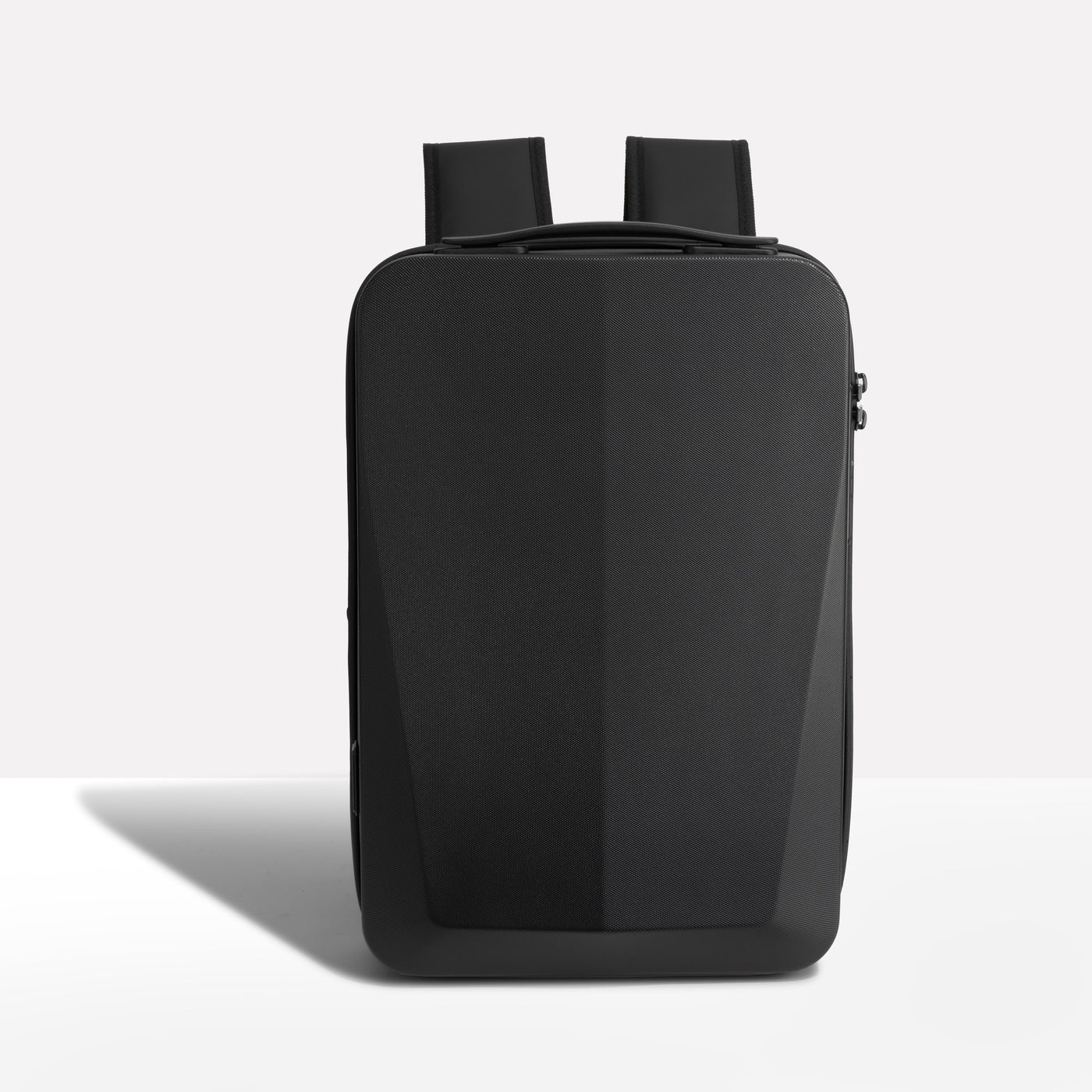 Geräumiger Herren-Rucksack mit Ladeanschluss | Hartschale