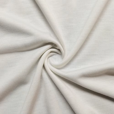 Lyvana – Die sommerbluse mit v-ausschnitt und bogen-saum für leichte eleganz im alltag