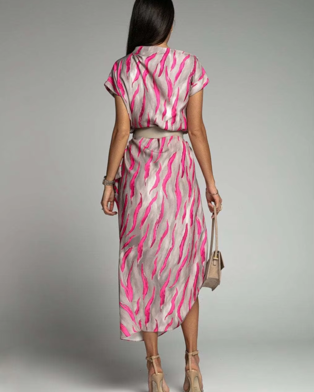 ELANORA - SCHLICHTE ELEGANZ MIT GROßER WIRKUNG