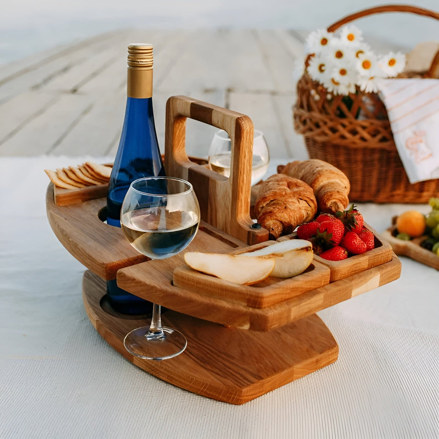 Picknick-Weintisch aus Holz – Perfekt für Wein & Snacks im Freien