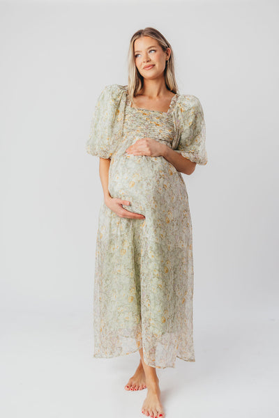Melody-maxikleid mit falten und salbeifarbener blumenschleife – stoßfest und inklusive größe (S-3XL)