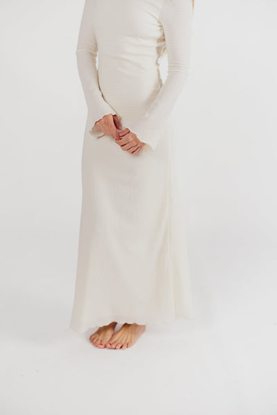 Savannah – langes rückenfreies kleid mit glockenärmeln – elfenbein