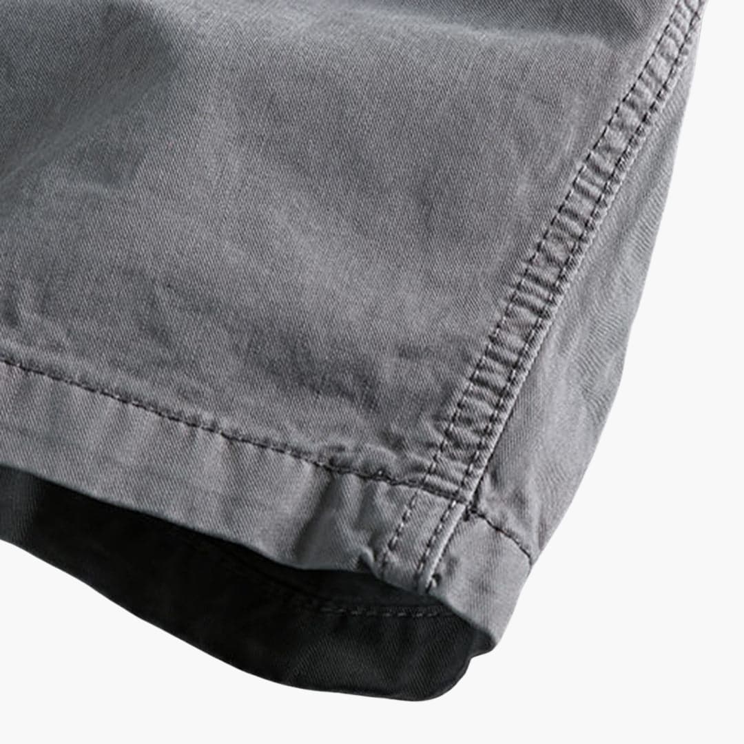 Herren Shorts aus leichter Sommerware mit Taschen und Knopfverschluss