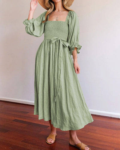 Aria Eleganz | Raffiniertes Kleid mit Rüschenärmeln und verführerischem Ausschnitt