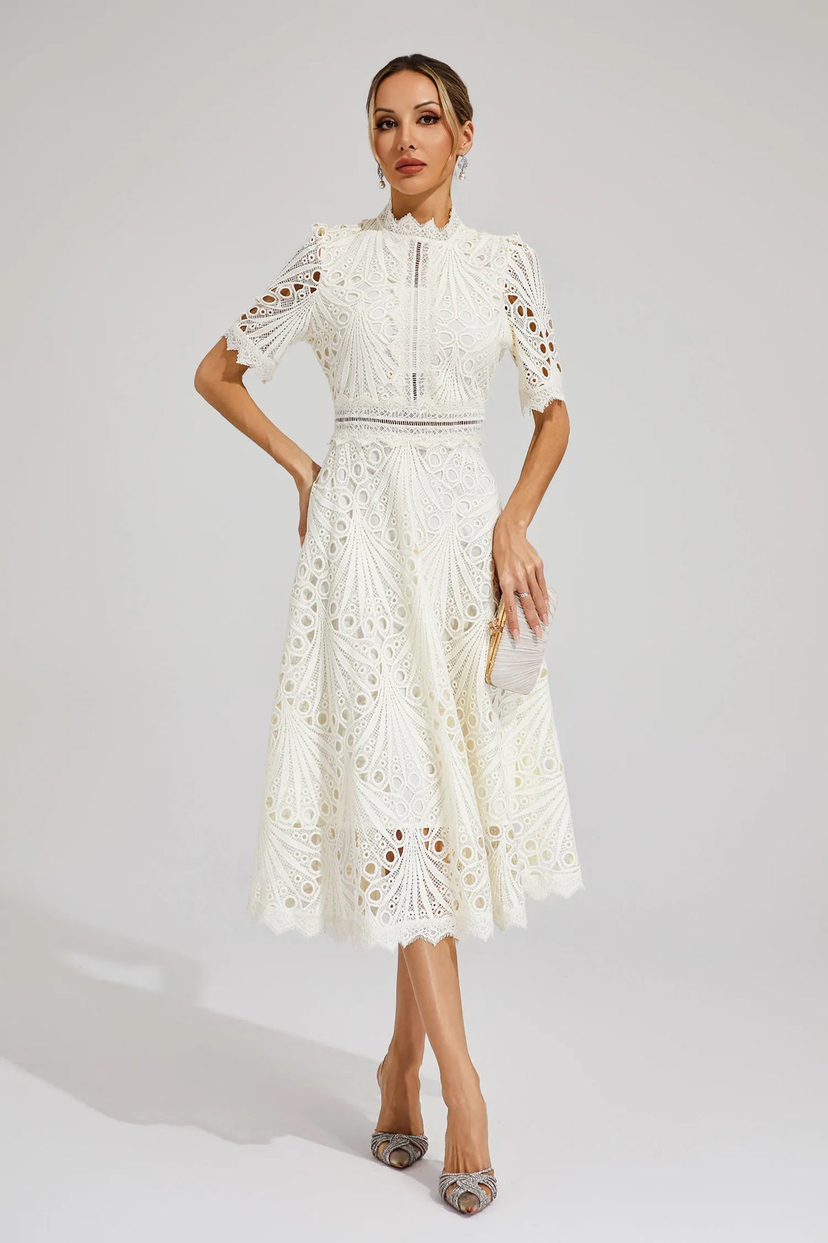 Vorelle – Lässiges Kurzarmkleid mit Blumenstickerei
