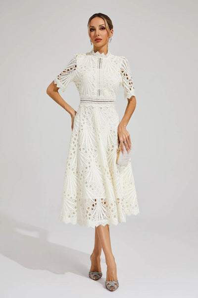 Vorelle – Lässiges Kurzarmkleid mit Blumenstickerei