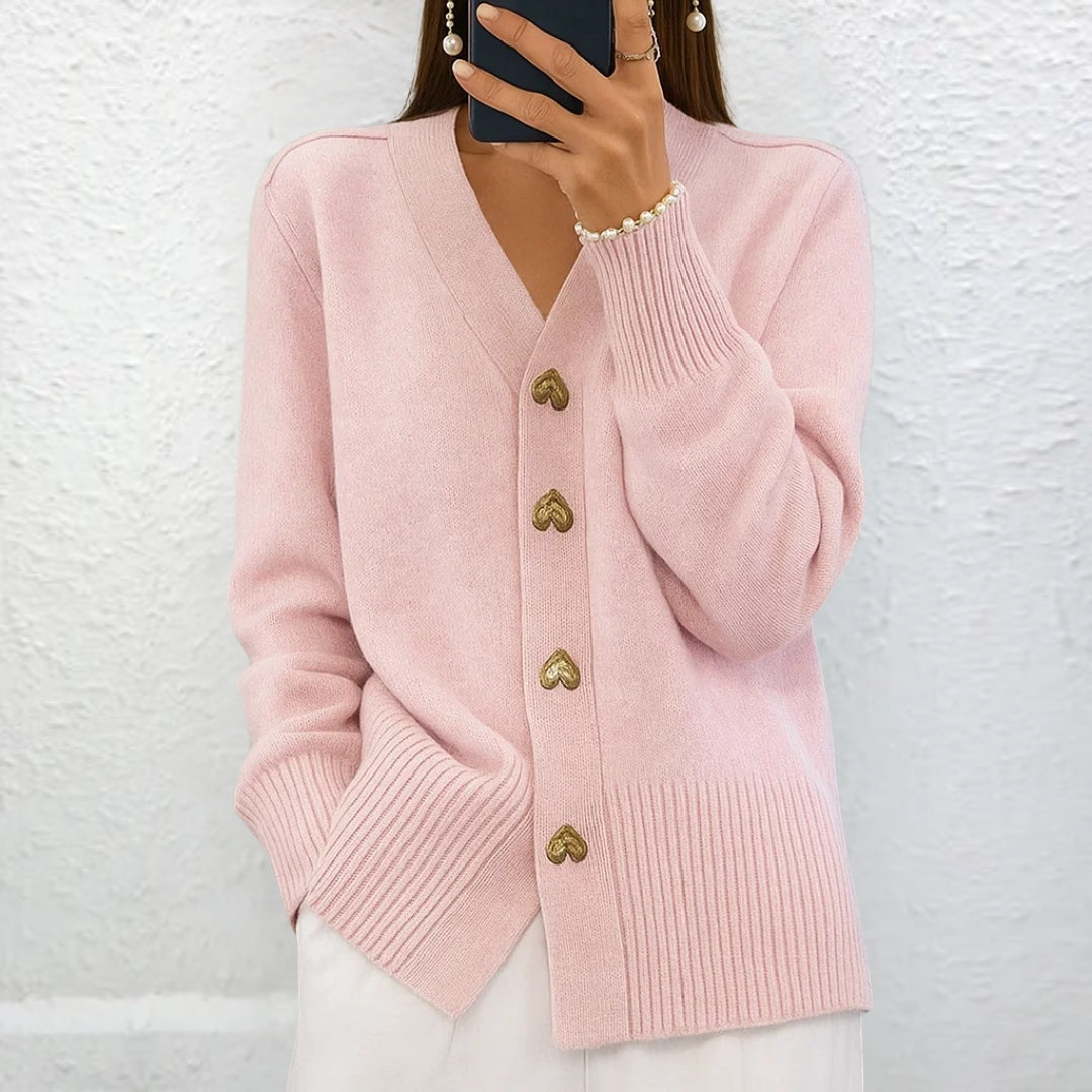 Lydia™ | Eleganter Pullover mit Herzknöpfen