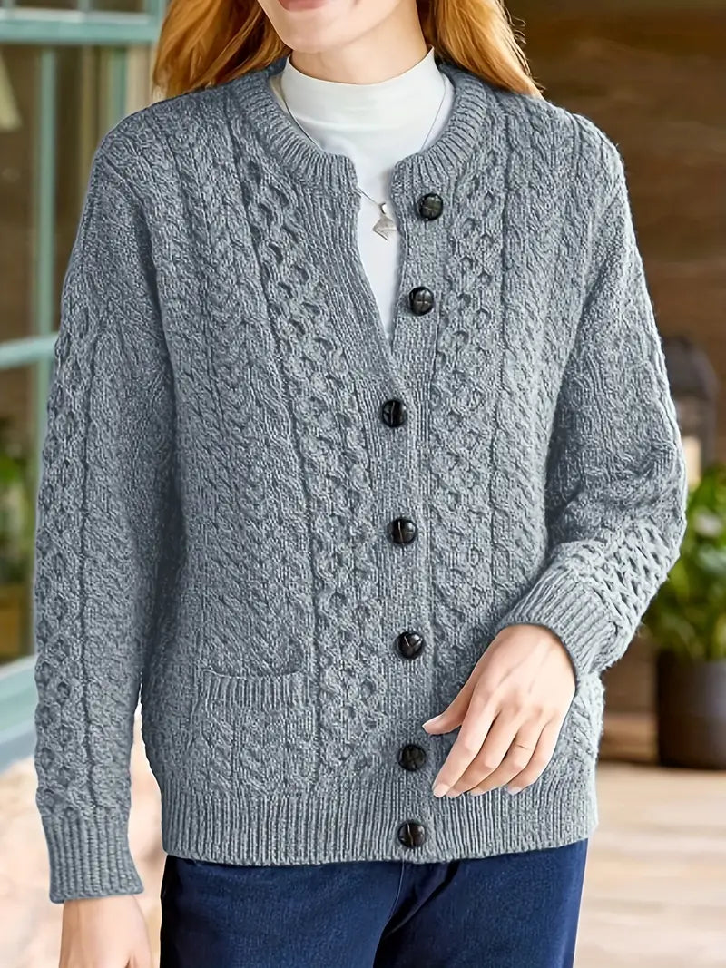 ELEGANTER KABELSTRICK-CARDIGAN | STILVOLL, KOMFORTABEL, VIELSEITIG