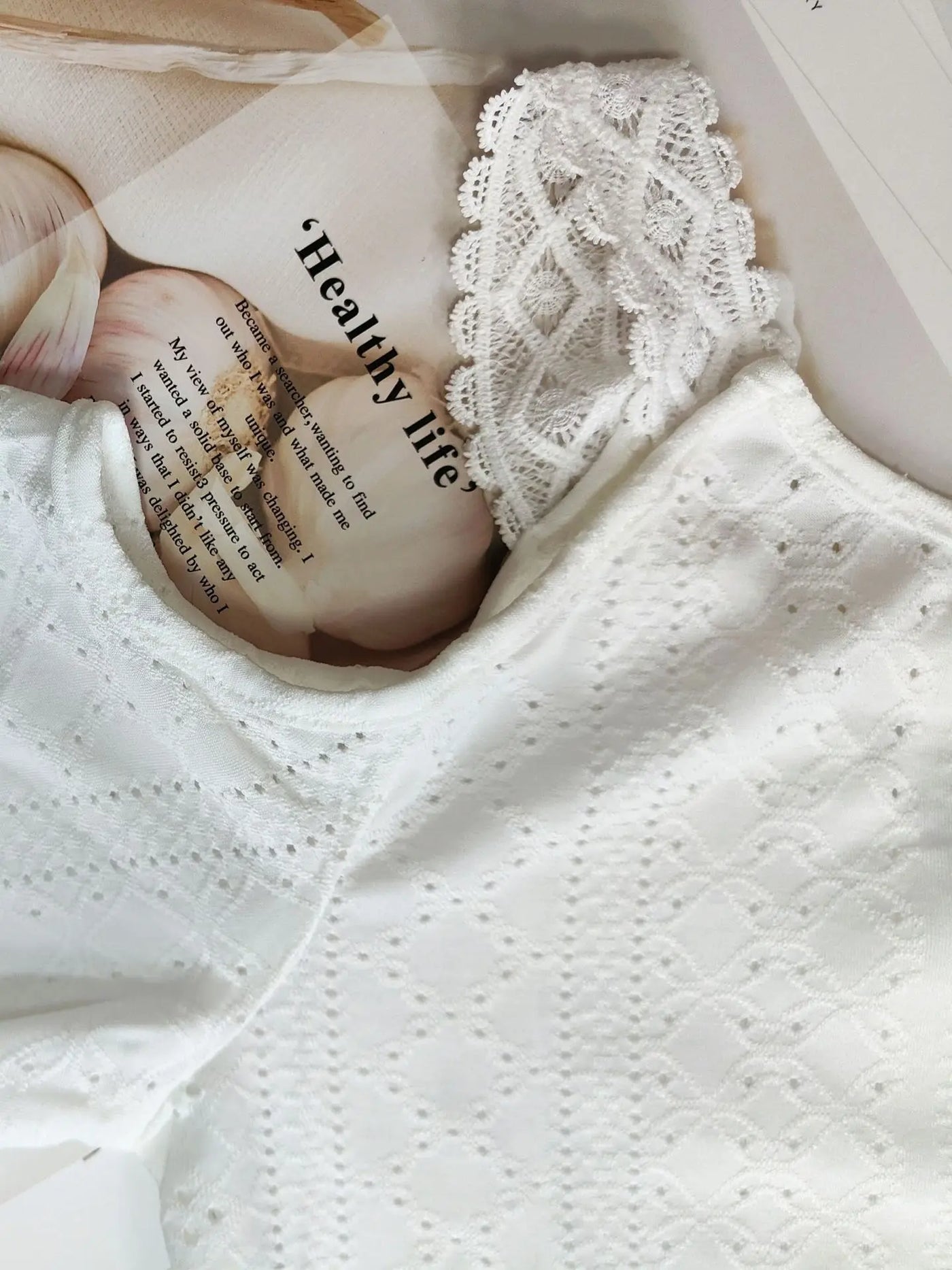 Heidi-Mode | Spitzenbesticktes Mini-Kleid