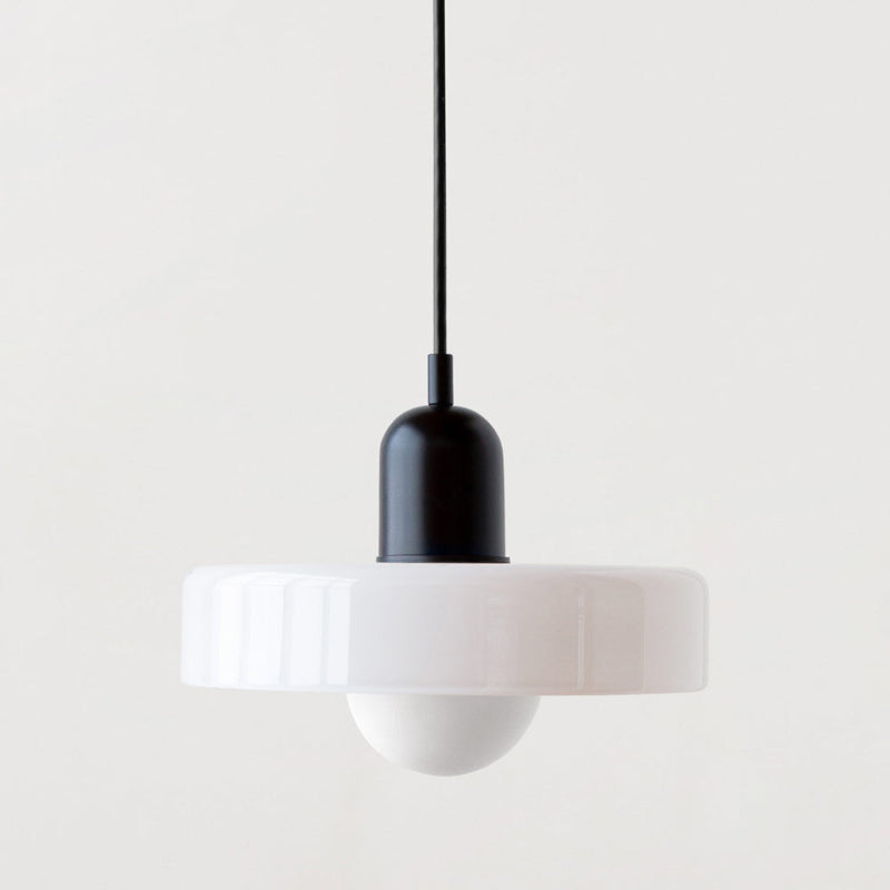 Bauhaus Pendelleuchte aus farbigem Glas für Esstisch – Moderne Hängeleuchte mit G9 Fassung, verstellbare Aufhängung, Ø25-35 cm