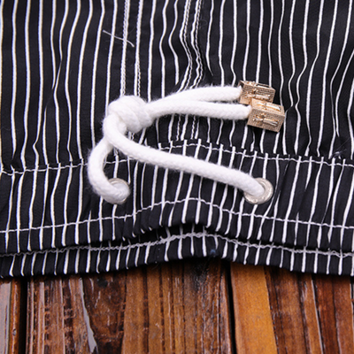 Gestreifte Badeshorts Mit Kordelzug Für Herren | Stilvoll