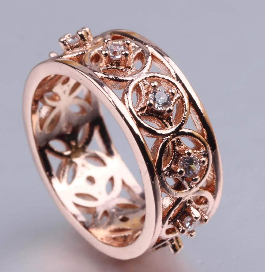 Heller Ring aus Roségold im Vintage-Stil