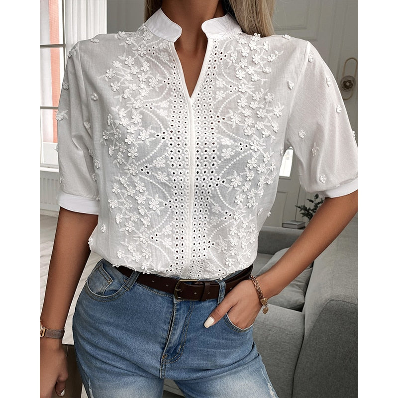 Christina | Elegante Bluse mit Blumenstickerei