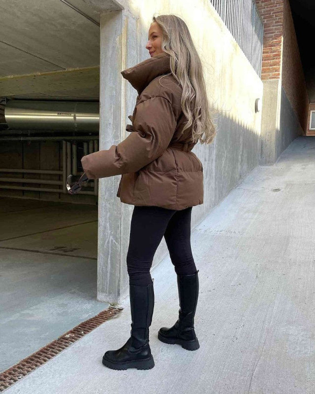 Gesteppte Damenjacke mit Gürtel und Überkragen – Warme Winterjacke für Damen