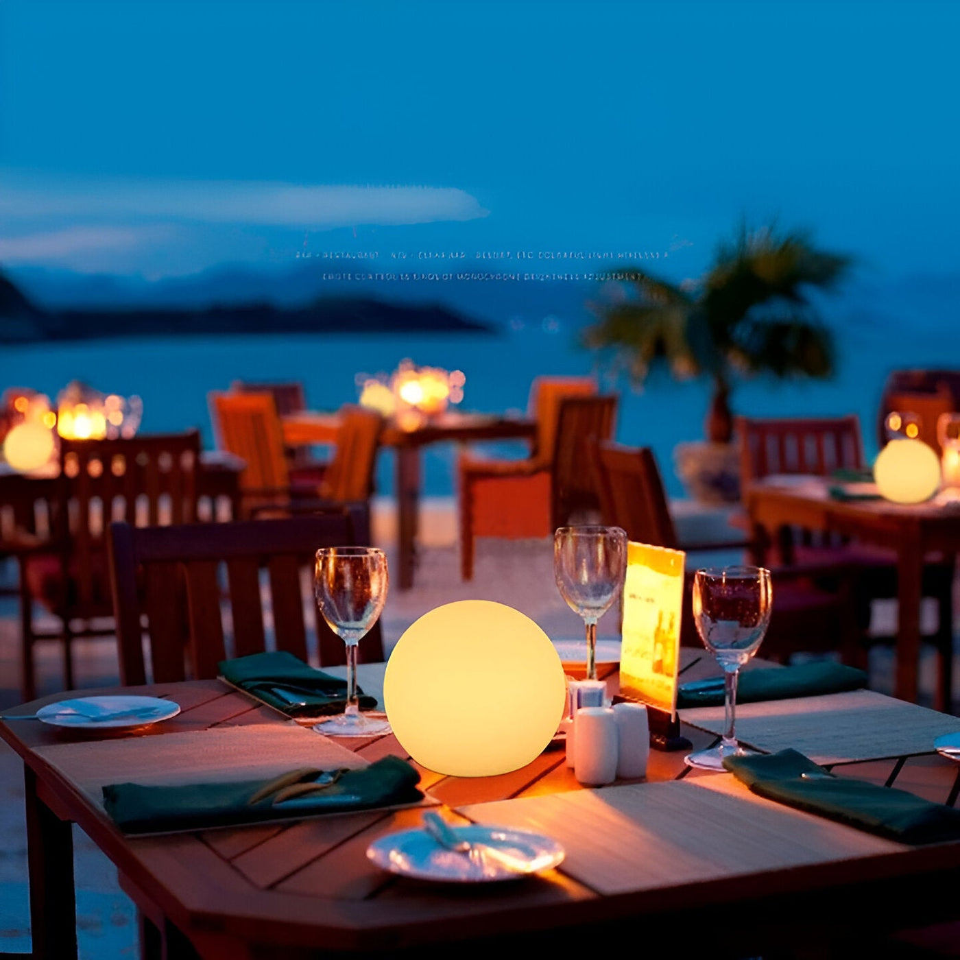 LED-Tischlampe mit Farbwechsel – Stimmungsvolle Kugelleuchte für Wohnräume