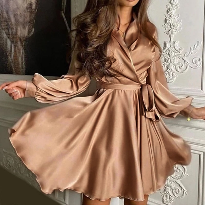 Heidi-Mode | Elegantes Satin-Kleid Mit Gürtel