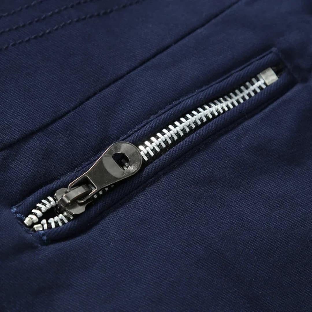 Herren Trench coat mit Knopfverschluss und Taschen Details