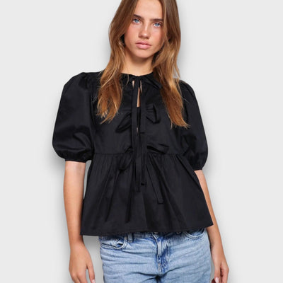 Liora – Romantische Bluse mit Schleifendetail