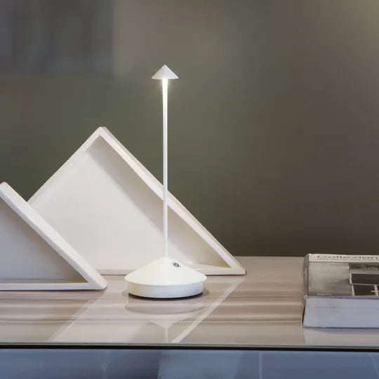 Kabellose LED-Tischleuchte mit Dimmfunktion und wasserabweisendem Design – moderne Tischleuchte für den Innen- und Außenbereich
