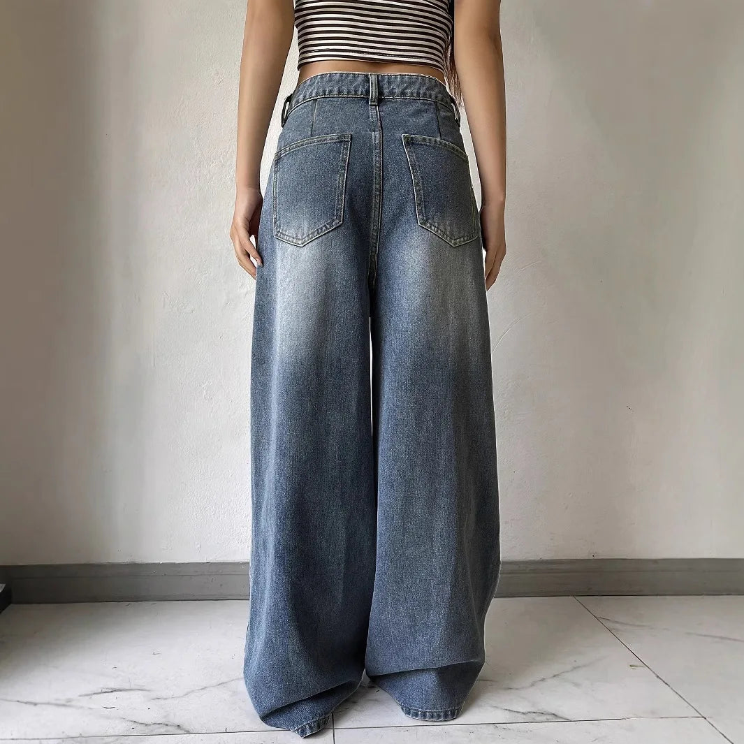 Manuela | Zeitloser Stil mit modischen Baggy Jeans